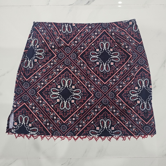 Boston Proper Navy, Red And White Geometric Mini Skirt With Beaded Hem Size 12 - Picture 2 of 4